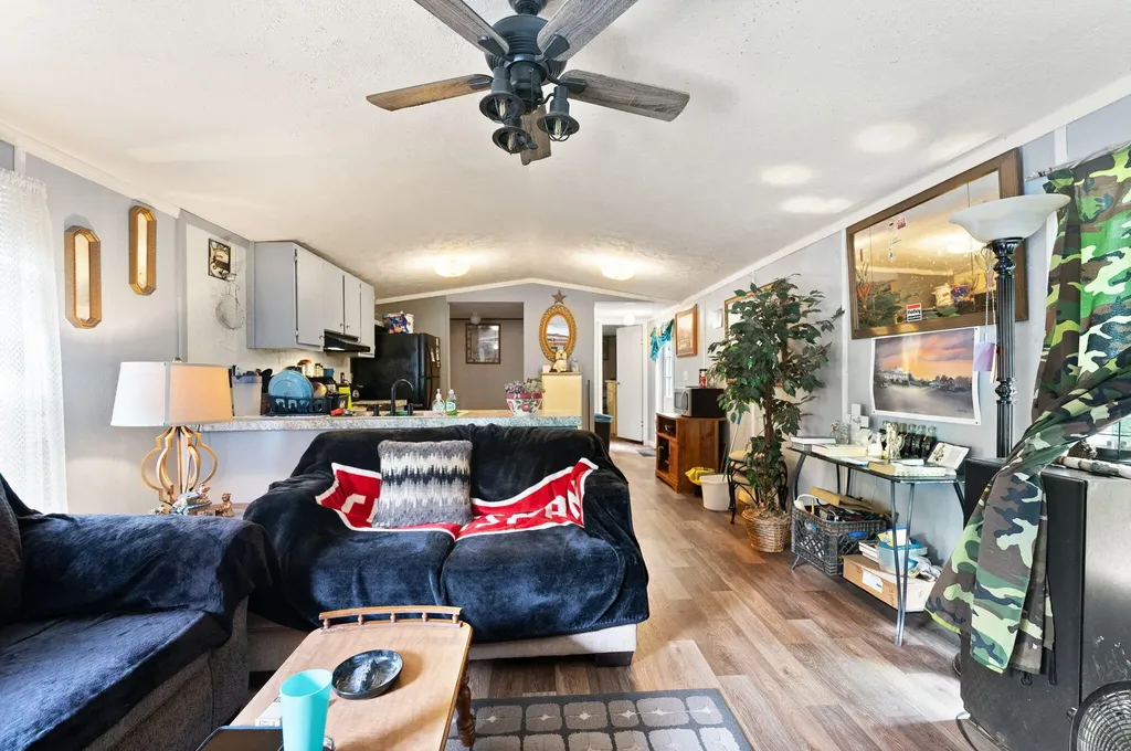 215 Lakeview Avenue Burnside KY 42519