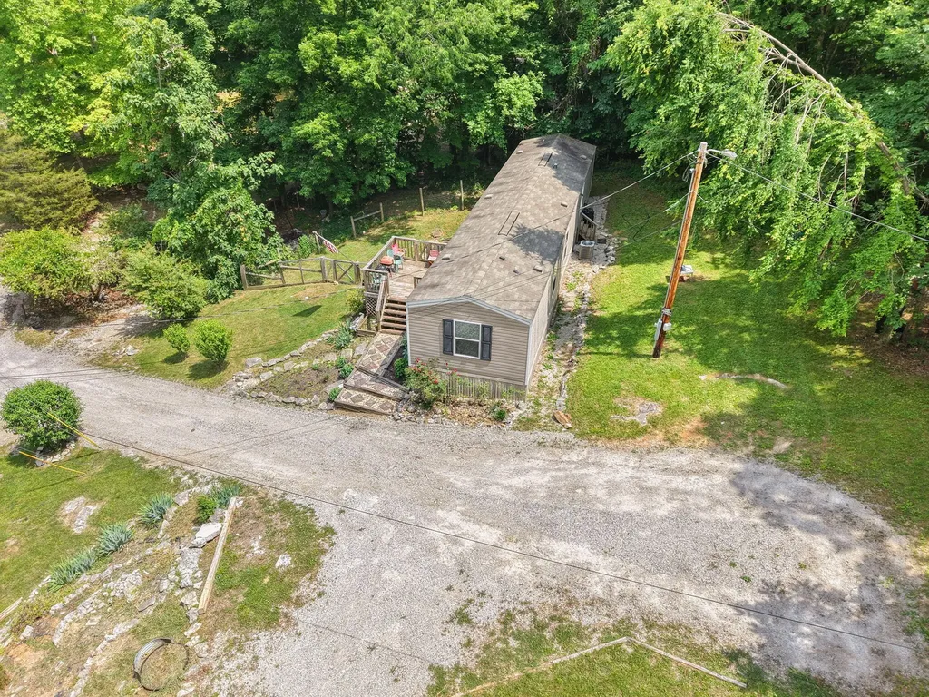 215 Lakeview Avenue Burnside KY 42519