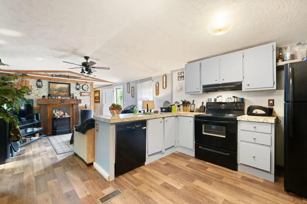 215 Lakeview Avenue Burnside KY 42519