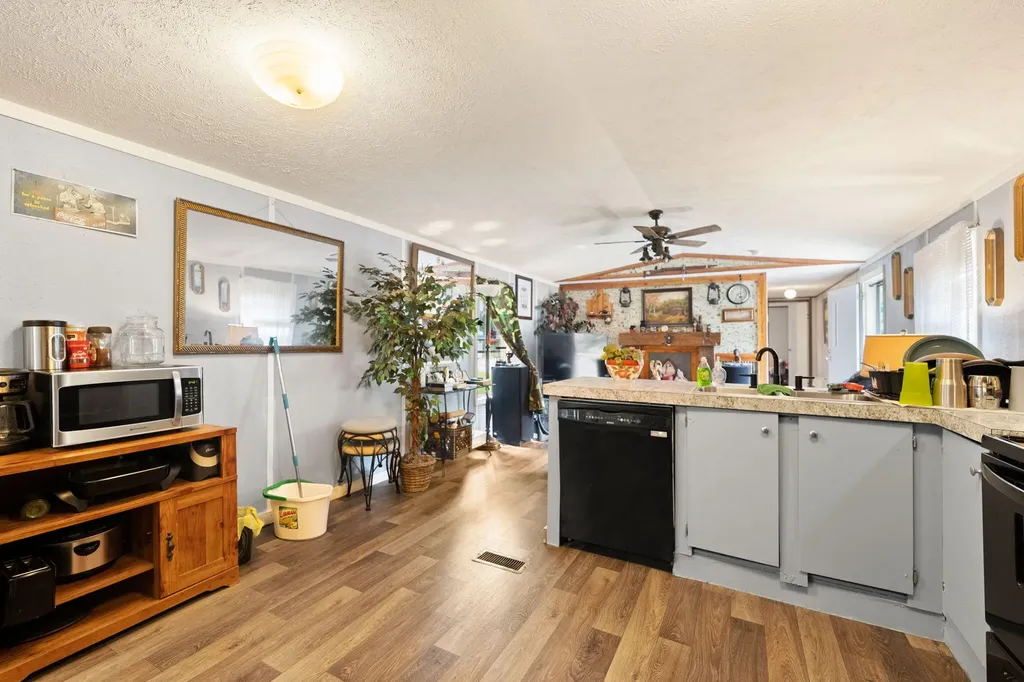 215 Lakeview Avenue Burnside KY 42519