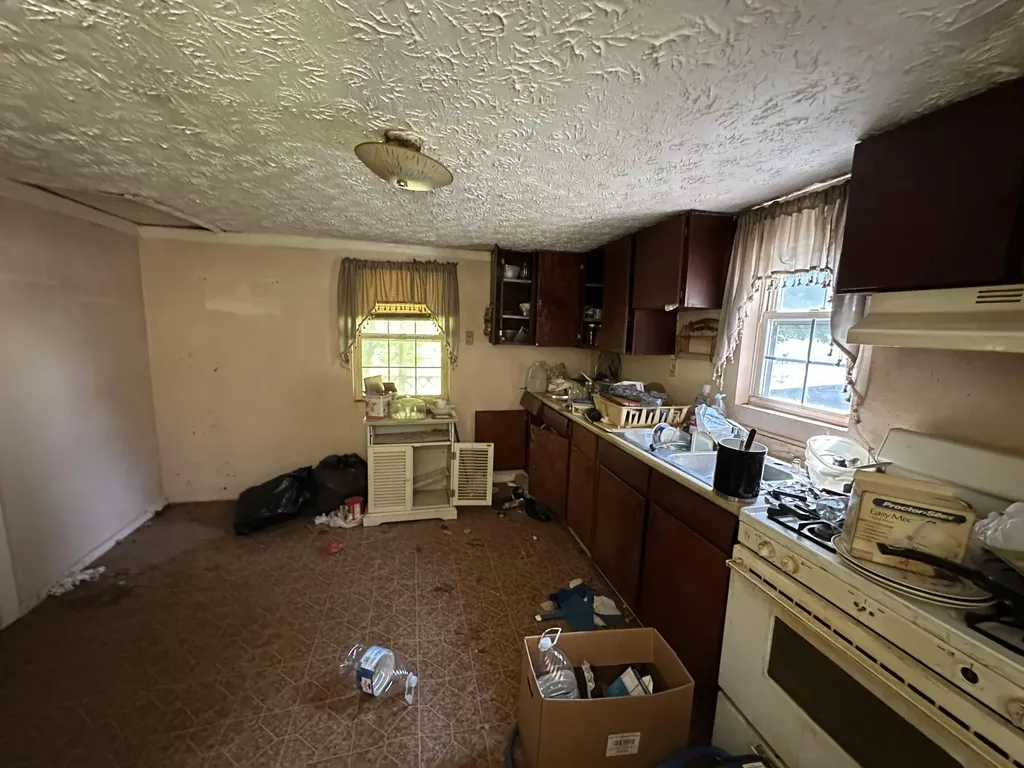 680 Round Mountain Road Irvine KY 40336