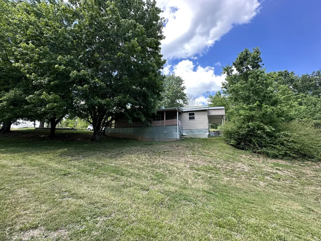 680 Round Mountain Road Irvine KY 40336
