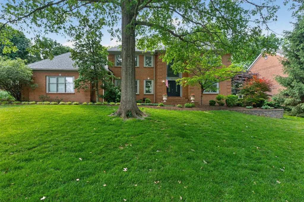 2348 The Woods Lane Lexington KY 40502