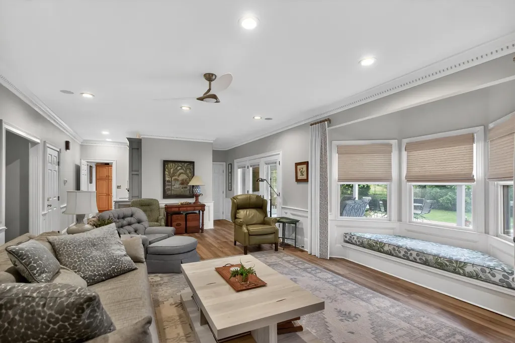 2348 The Woods Lane Lexington KY 40502