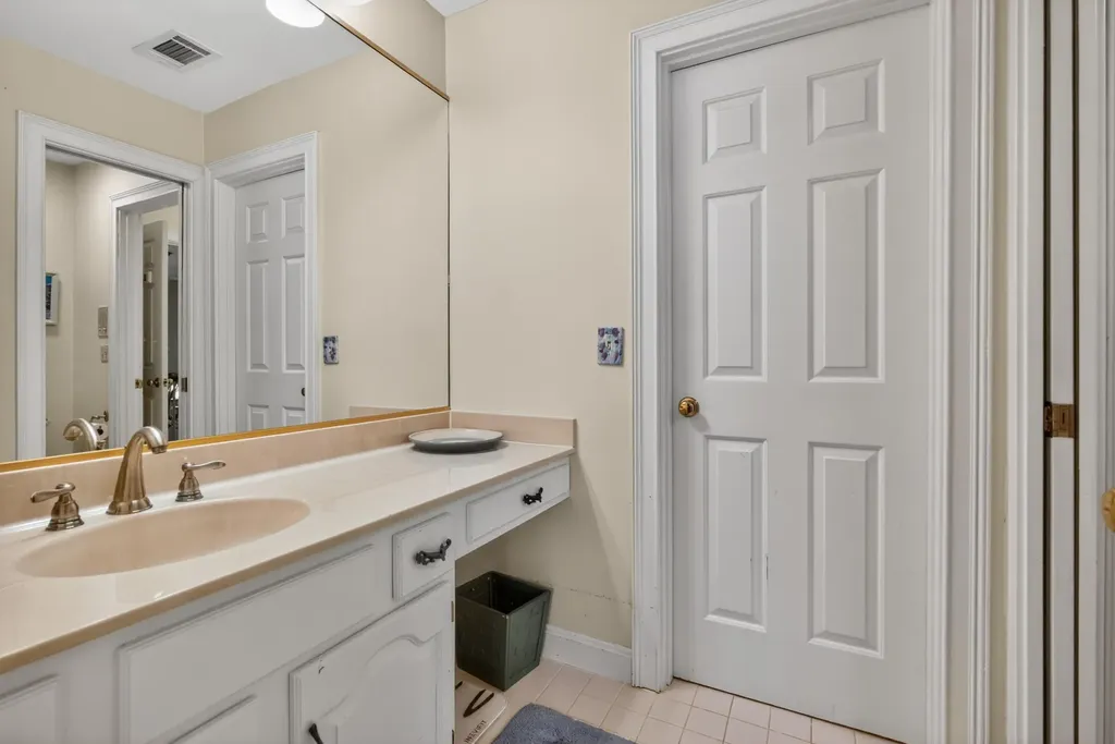 2348 The Woods Lane Lexington KY 40502
