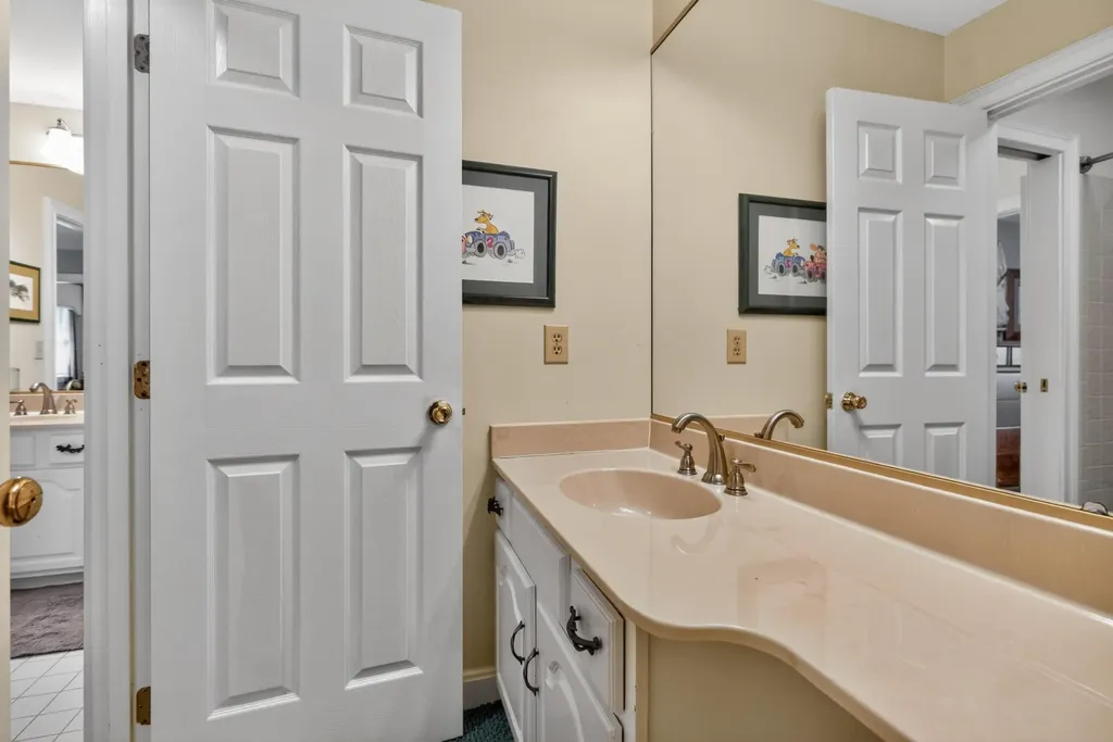 2348 The Woods Lane Lexington KY 40502