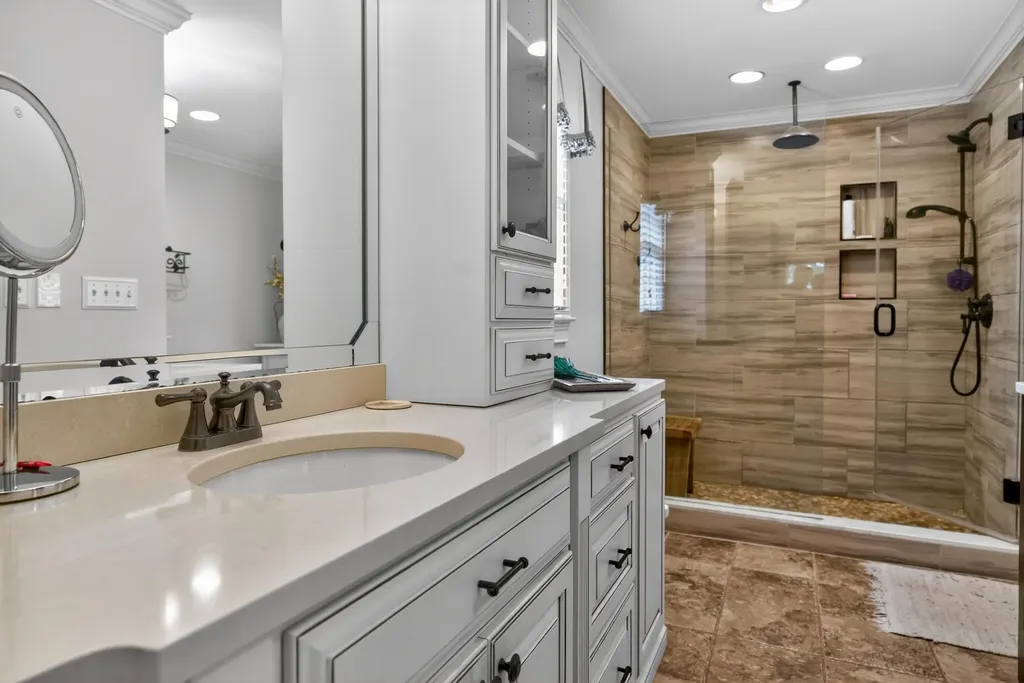 2348 The Woods Lane Lexington KY 40502