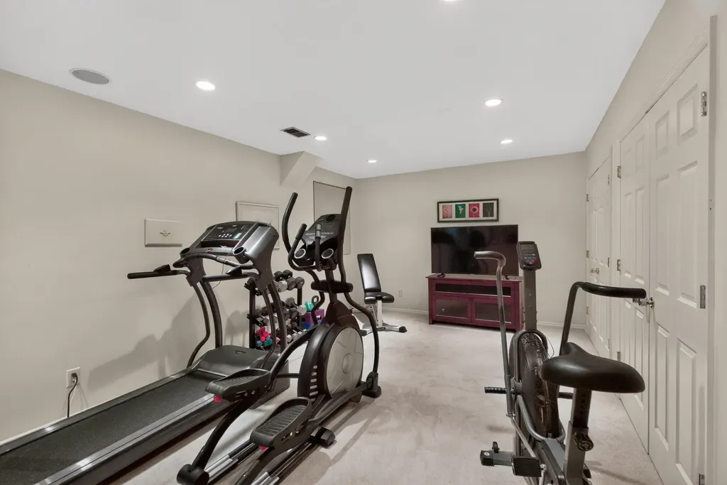 2348 The Woods Lane Lexington KY 40502
