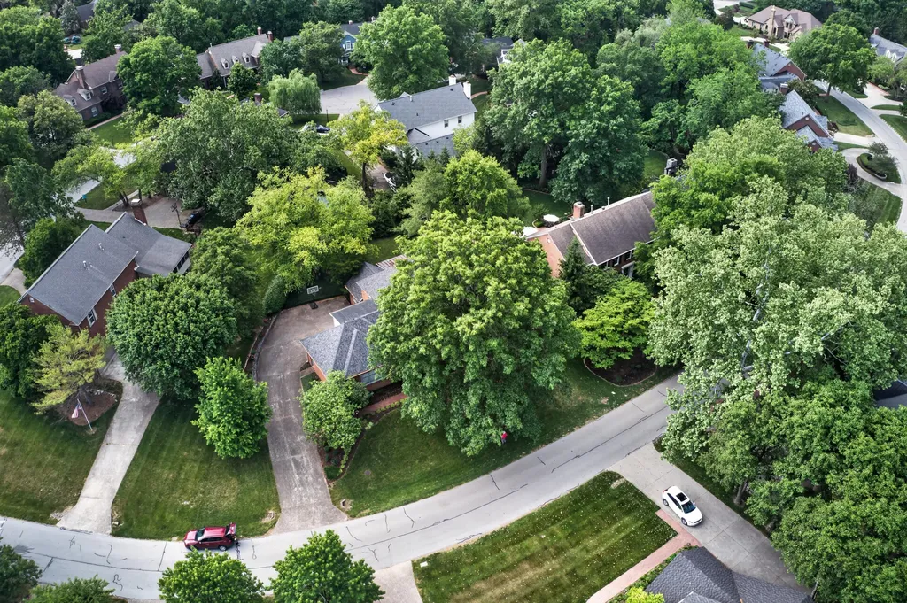 2348 The Woods Lane Lexington KY 40502