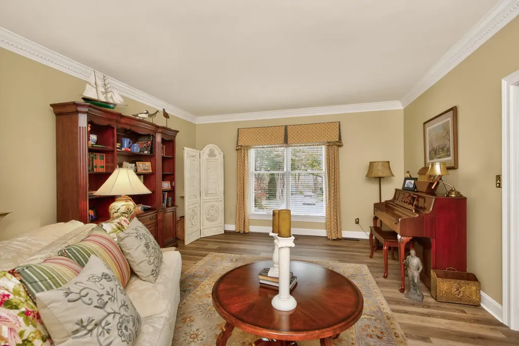 2348 The Woods Lane Lexington KY 40502