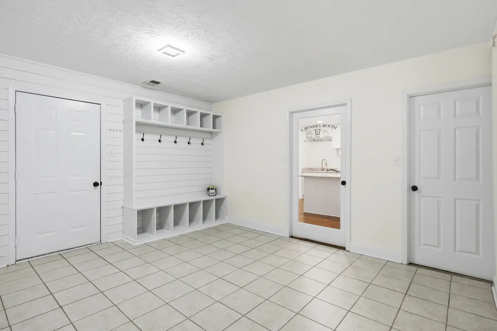 3140 Mccowans Ferry Road Versailles KY 40383