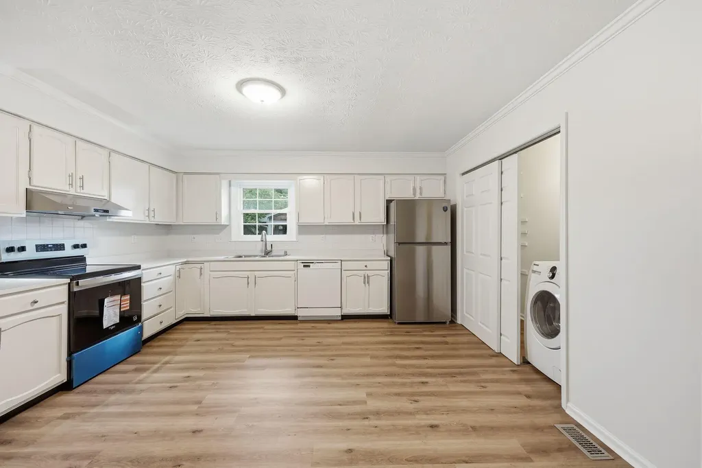 2009 Fort Harrods Drive Lexington KY 40513