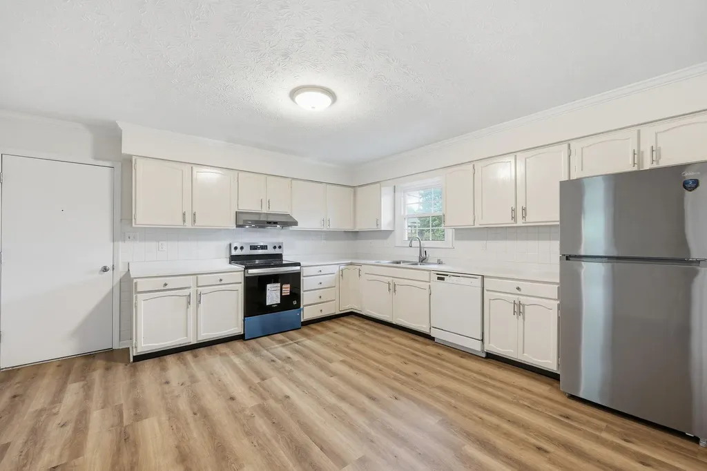 2009 Fort Harrods Drive Lexington KY 40513