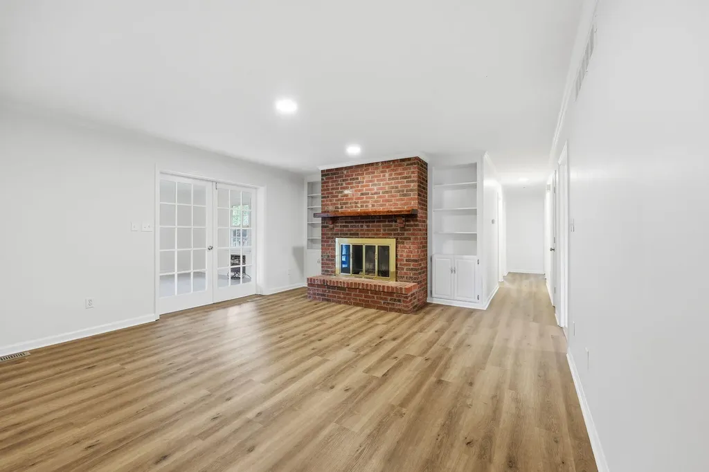 2009 Fort Harrods Drive Lexington KY 40513