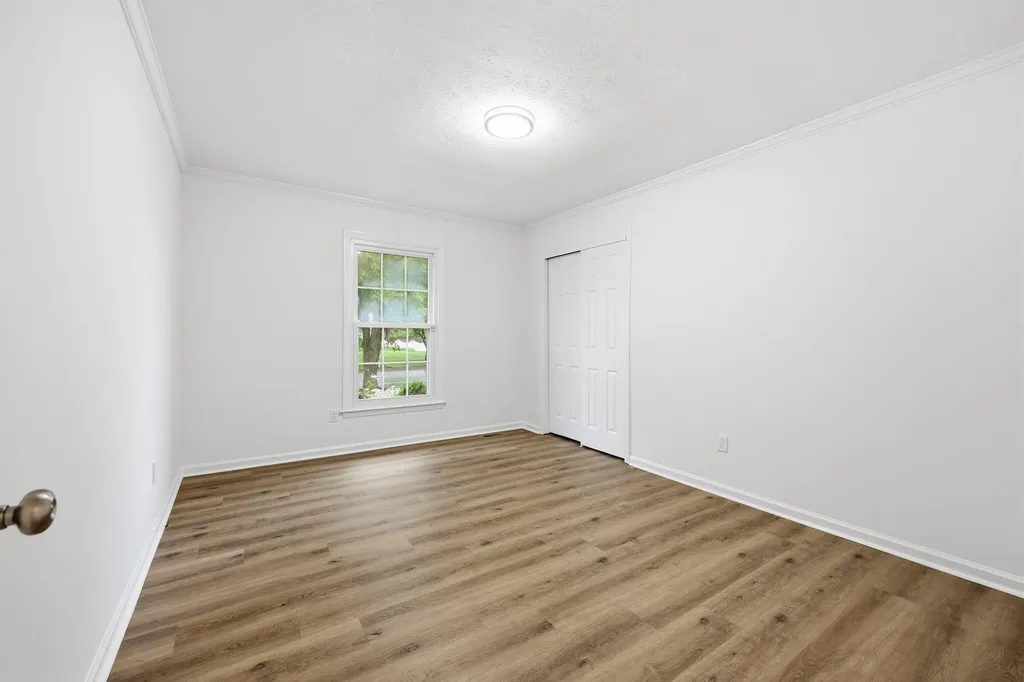 2009 Fort Harrods Drive Lexington KY 40513