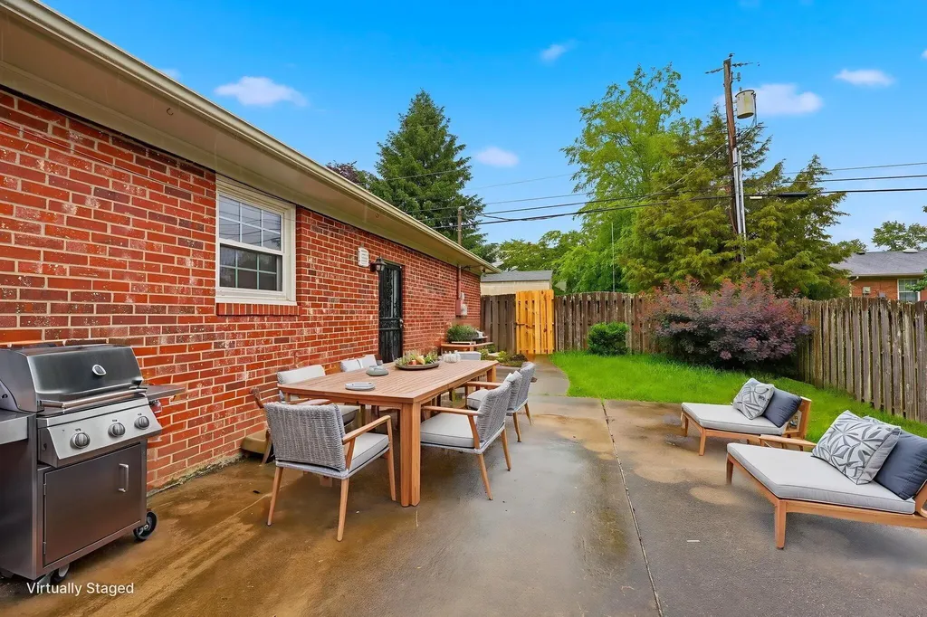 2009 Fort Harrods Drive Lexington KY 40513