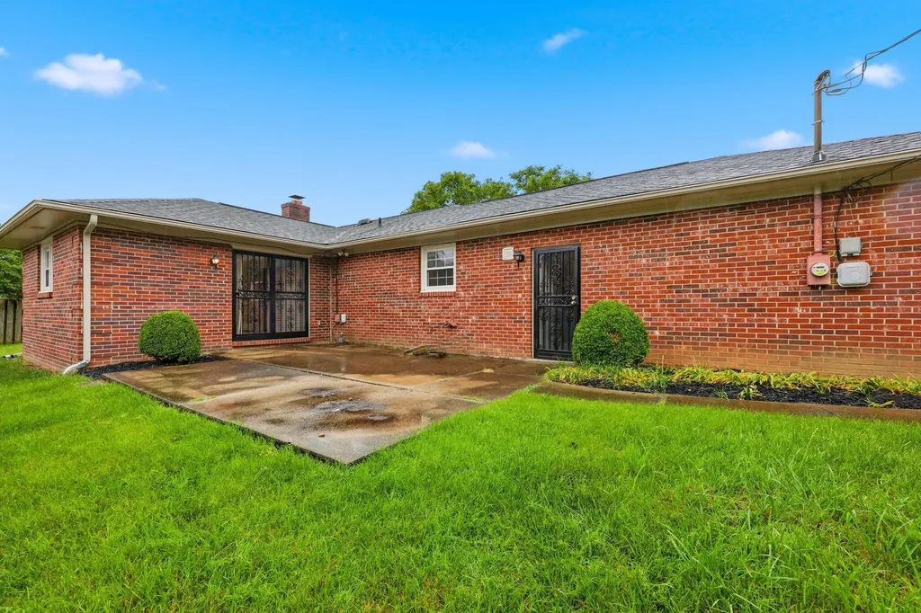 2009 Fort Harrods Drive Lexington KY 40513