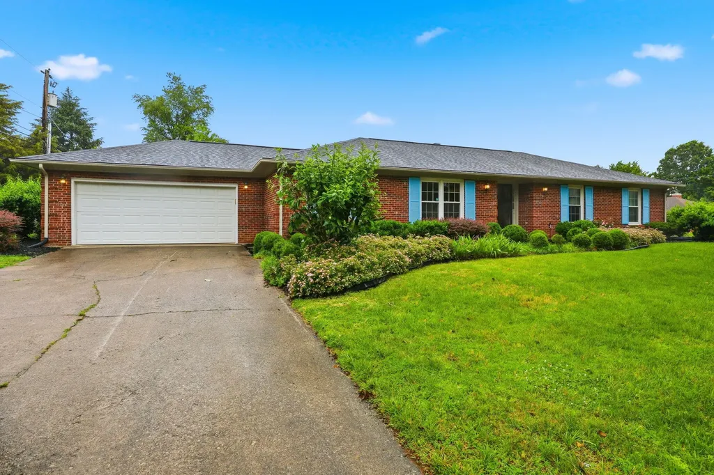 2009 Fort Harrods Drive Lexington KY 40513