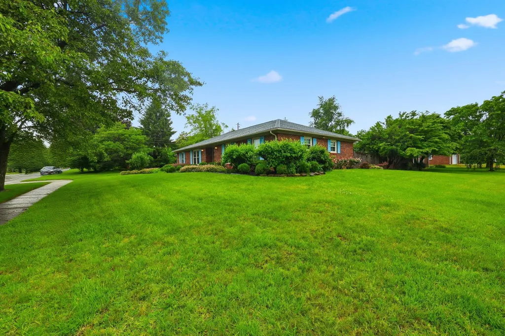 2009 Fort Harrods Drive Lexington KY 40513