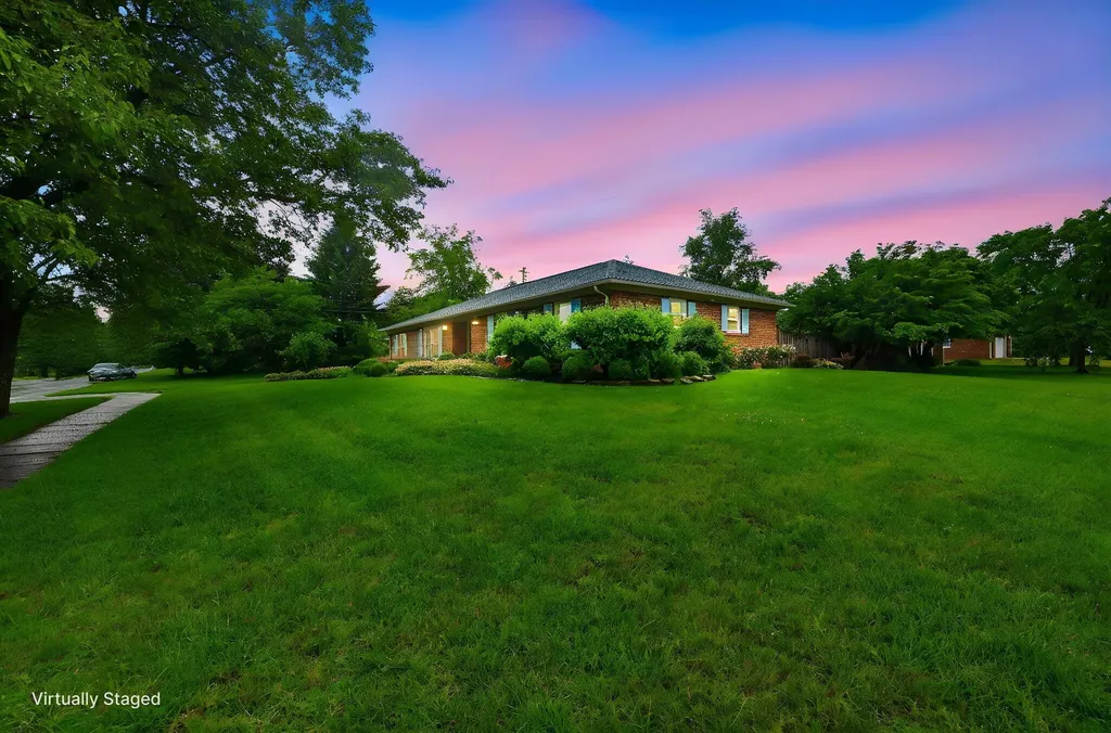 2009 Fort Harrods Drive Lexington KY 40513