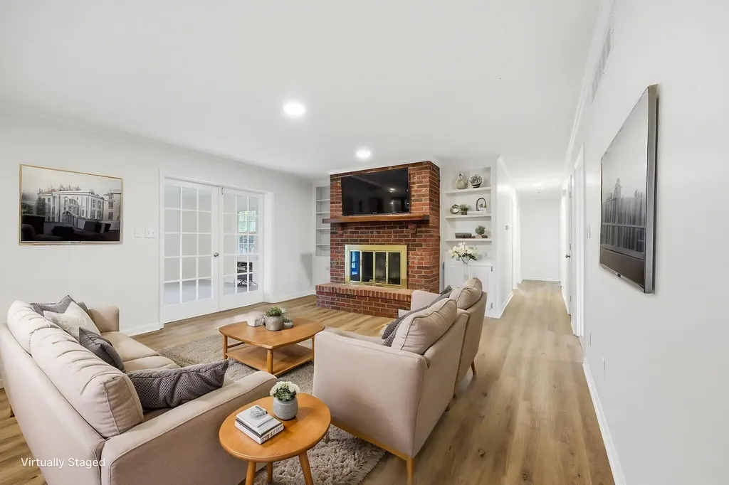 2009 Fort Harrods Drive Lexington KY 40513