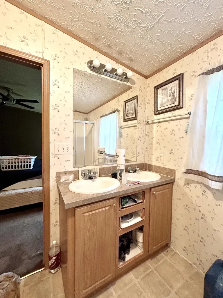 144 R.l Colyer Road Somerset KY 42501