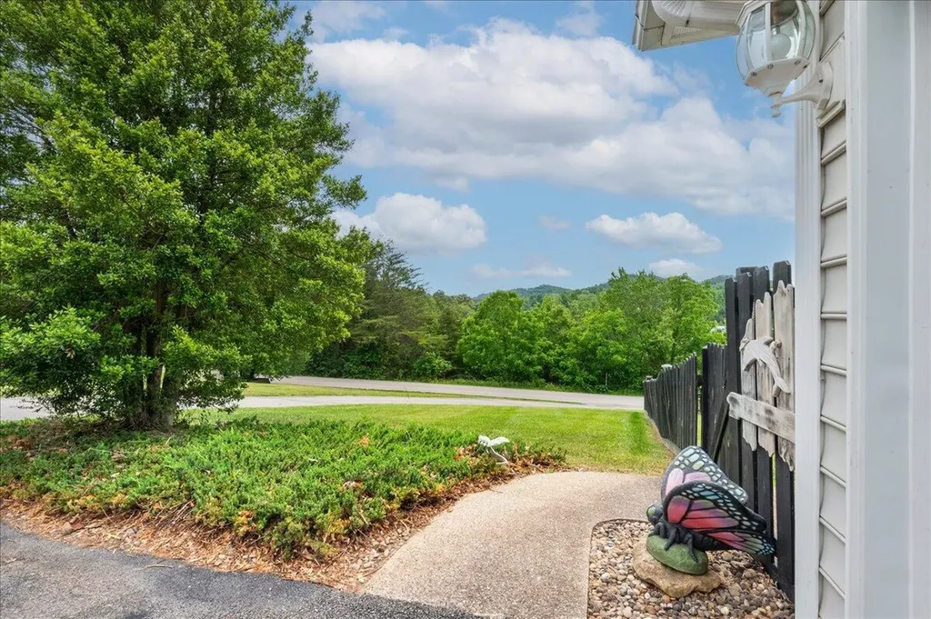 129 Ridge Point Lane Corbin KY 40701