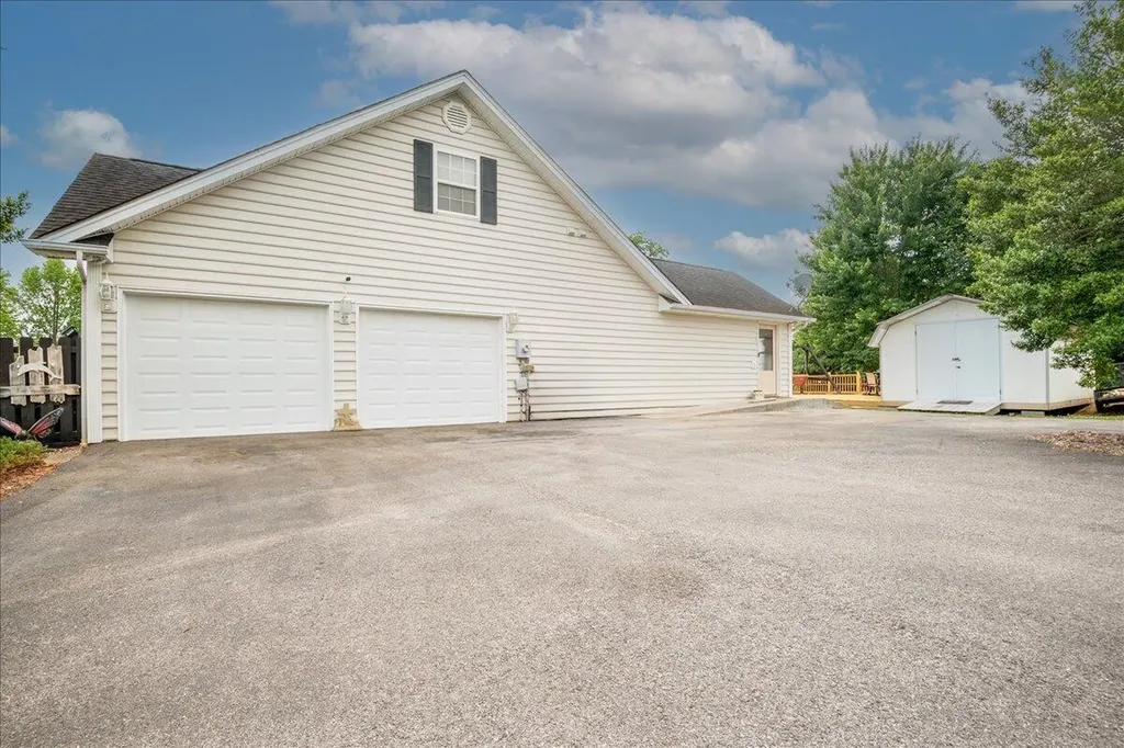 129 Ridge Point Lane Corbin KY 40701