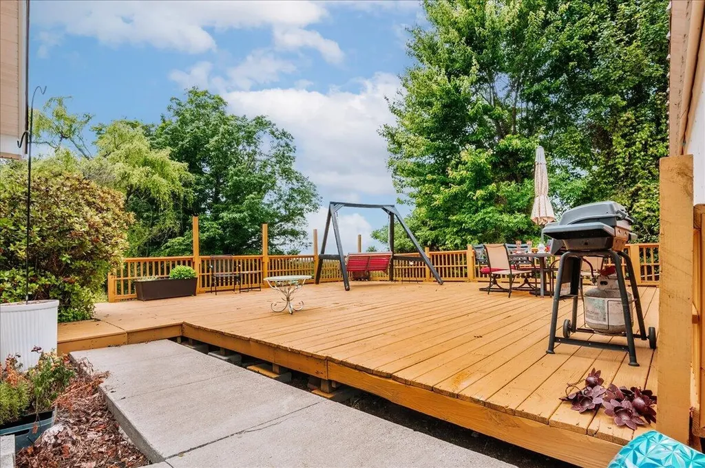 129 Ridge Point Lane Corbin KY 40701