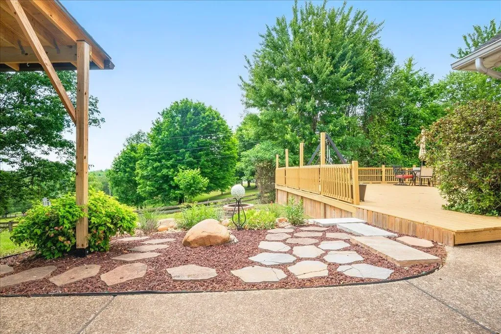 129 Ridge Point Lane Corbin KY 40701