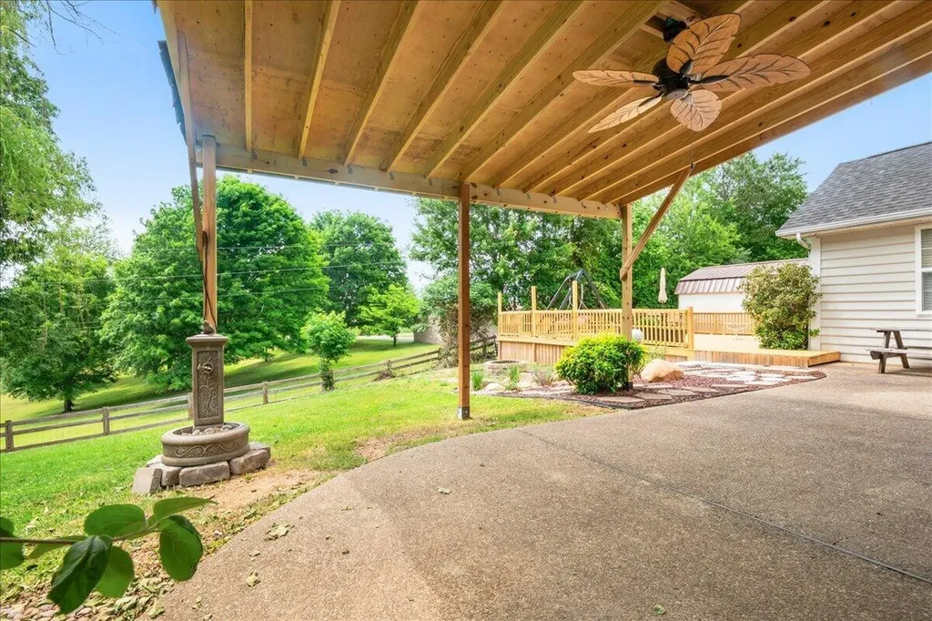 129 Ridge Point Lane Corbin KY 40701