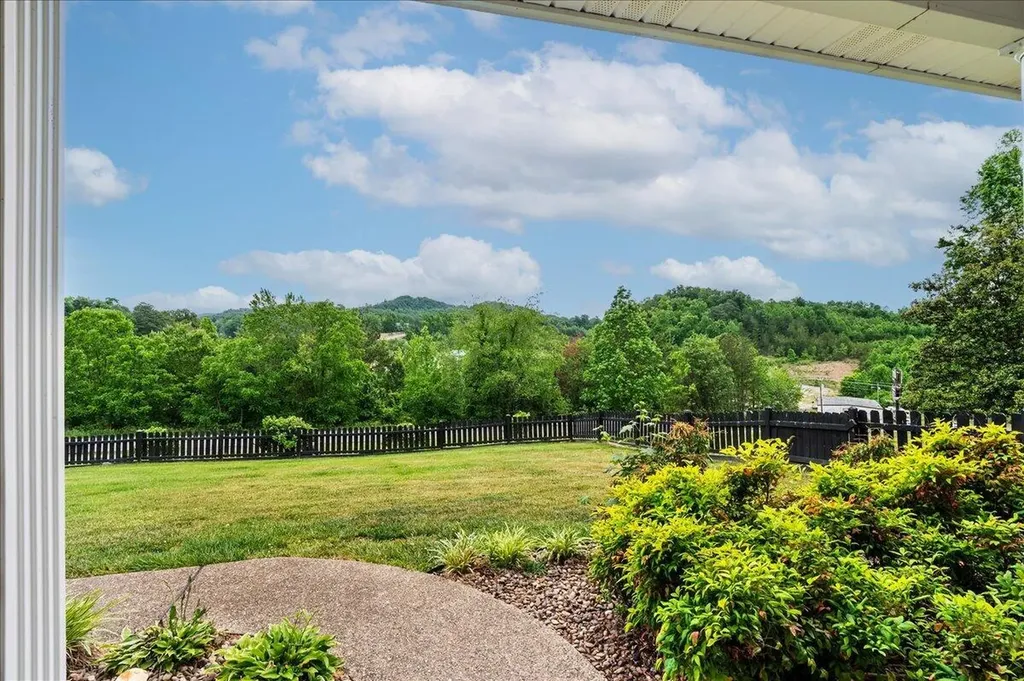 129 Ridge Point Lane Corbin KY 40701