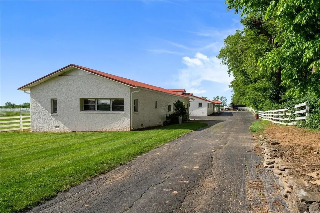 8897 Rockwell Road Lexington KY 40509