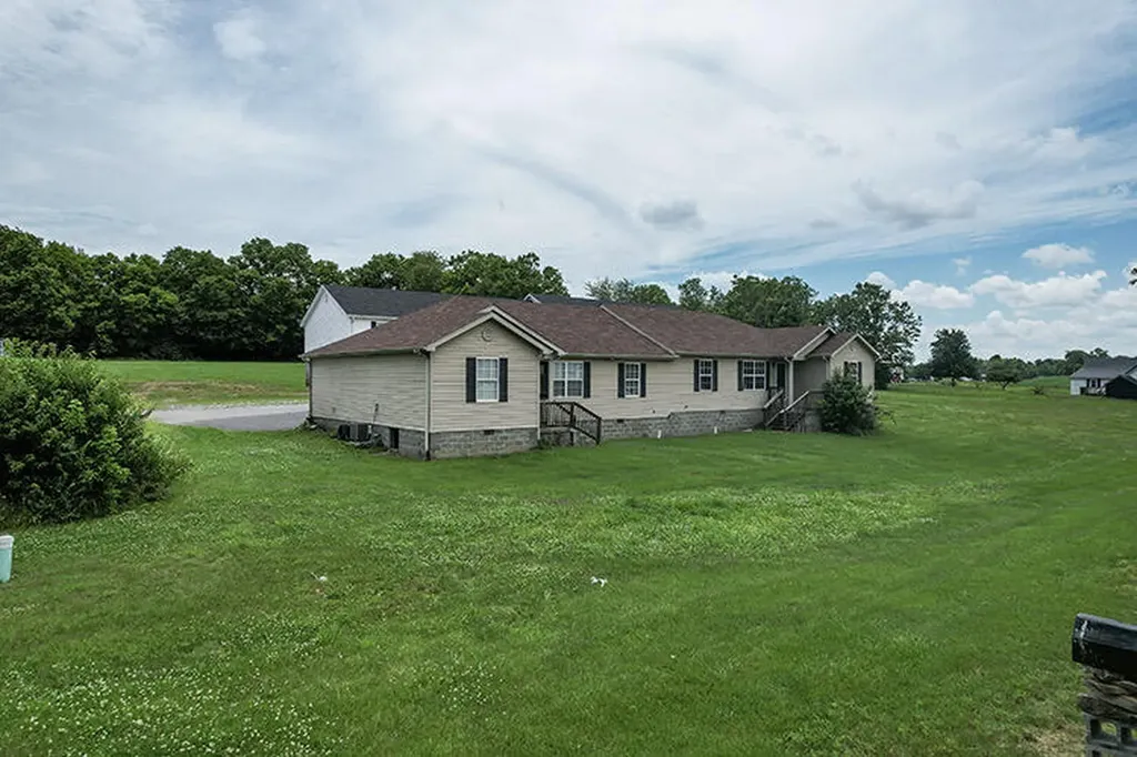 145-149 Spring Street Harrodsburg KY 40330