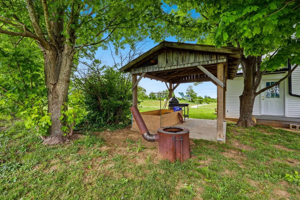 313 Jay Road Owingsville KY 40360