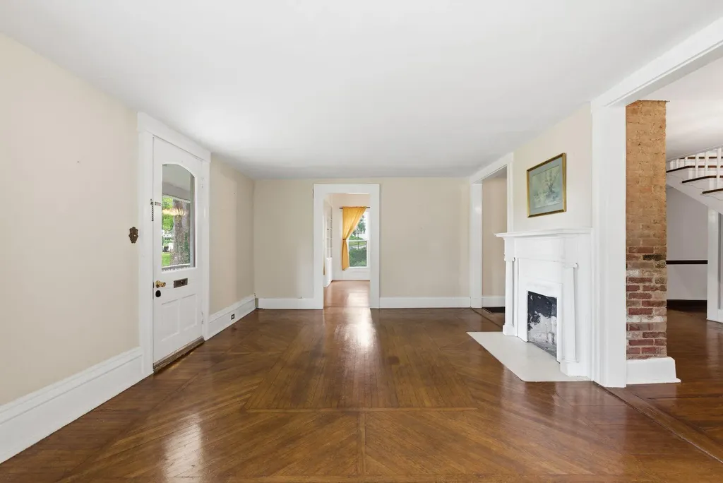 115 High Street Versailles KY 40383