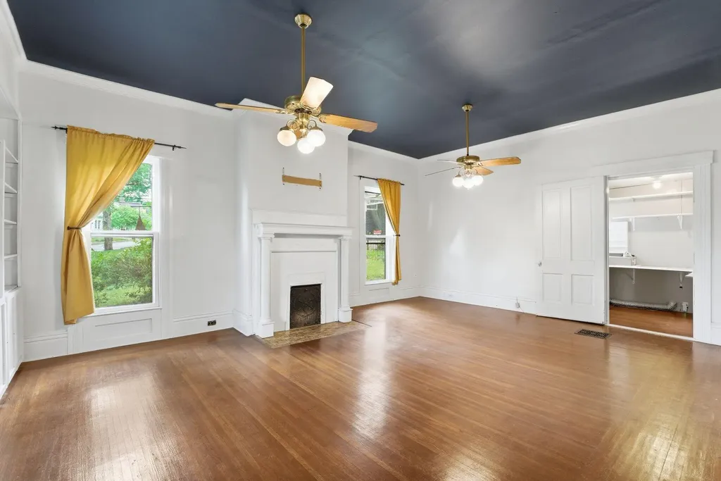 115 High Street Versailles KY 40383