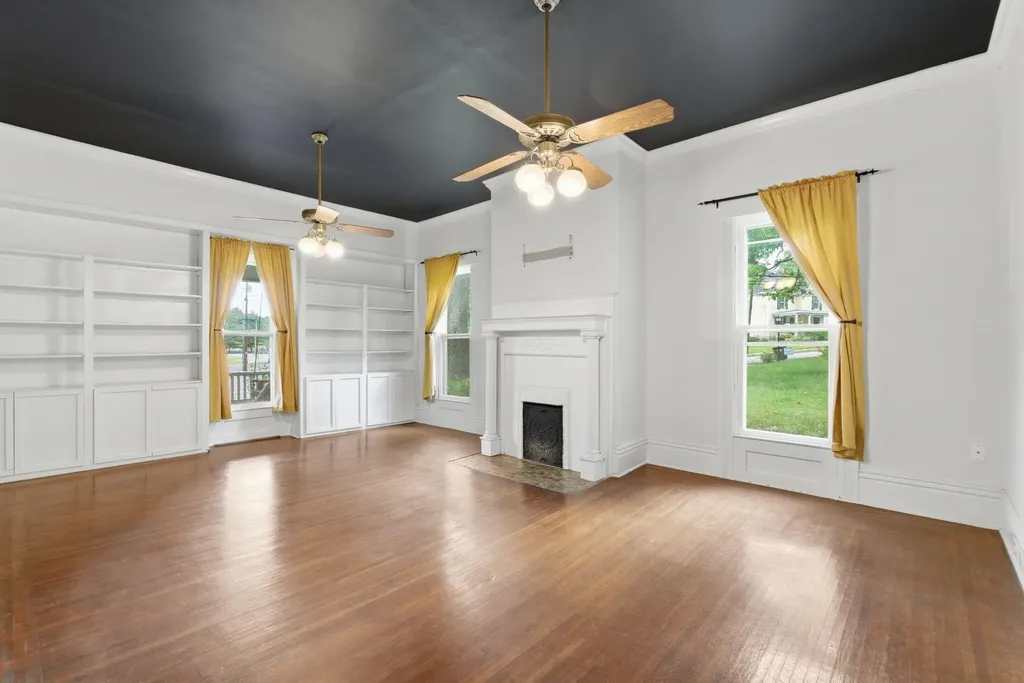 115 High Street Versailles KY 40383