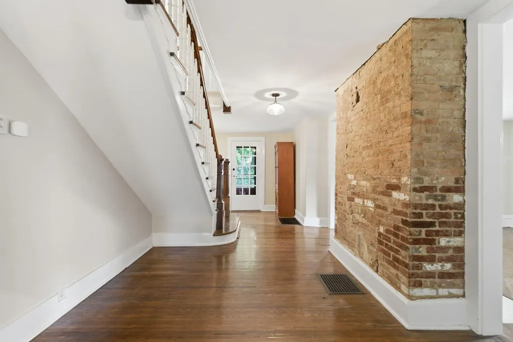 115 High Street Versailles KY 40383