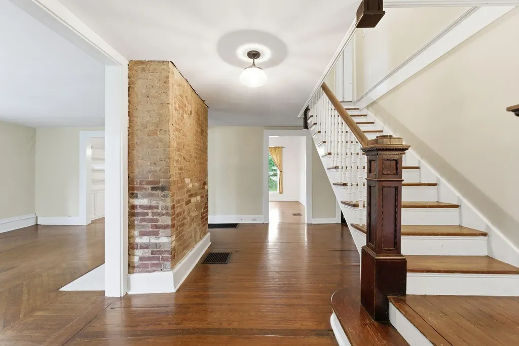 115 High Street Versailles KY 40383