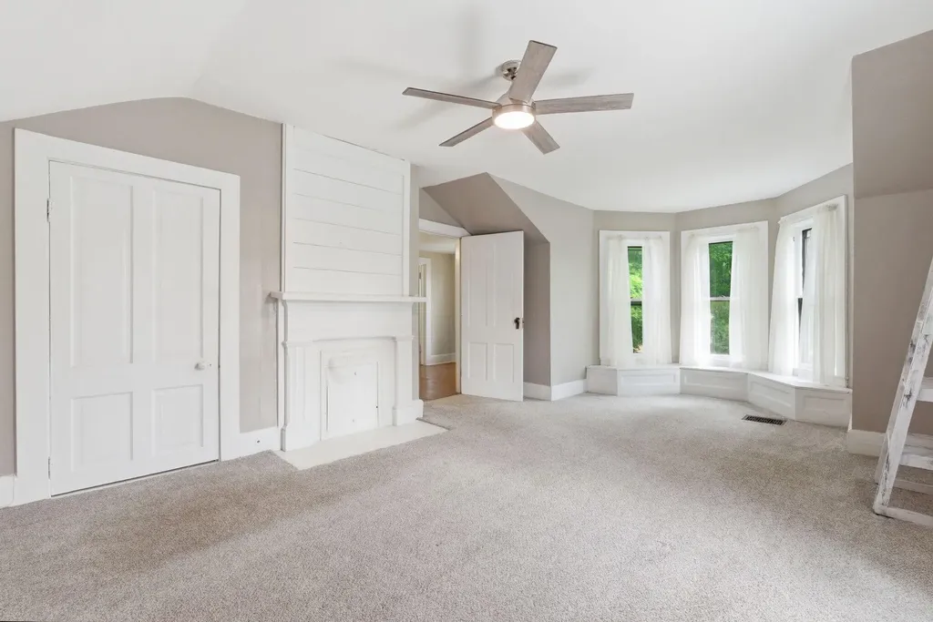 115 High Street Versailles KY 40383