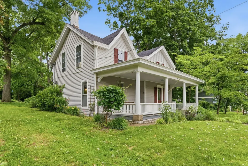 115 High Street Versailles KY 40383