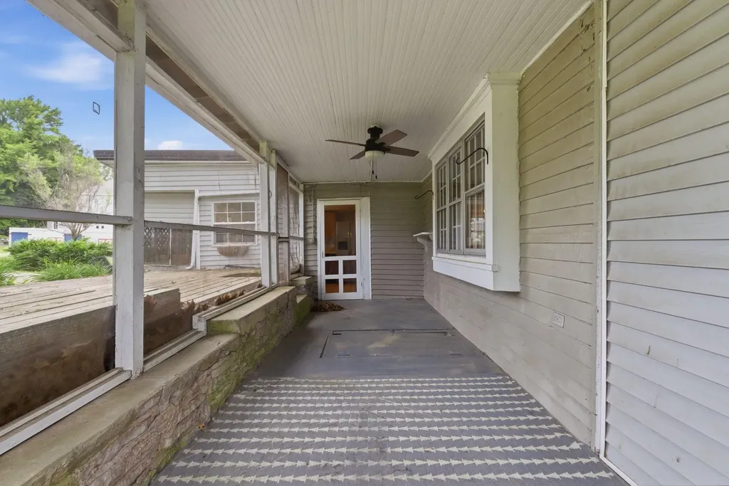 115 High Street Versailles KY 40383