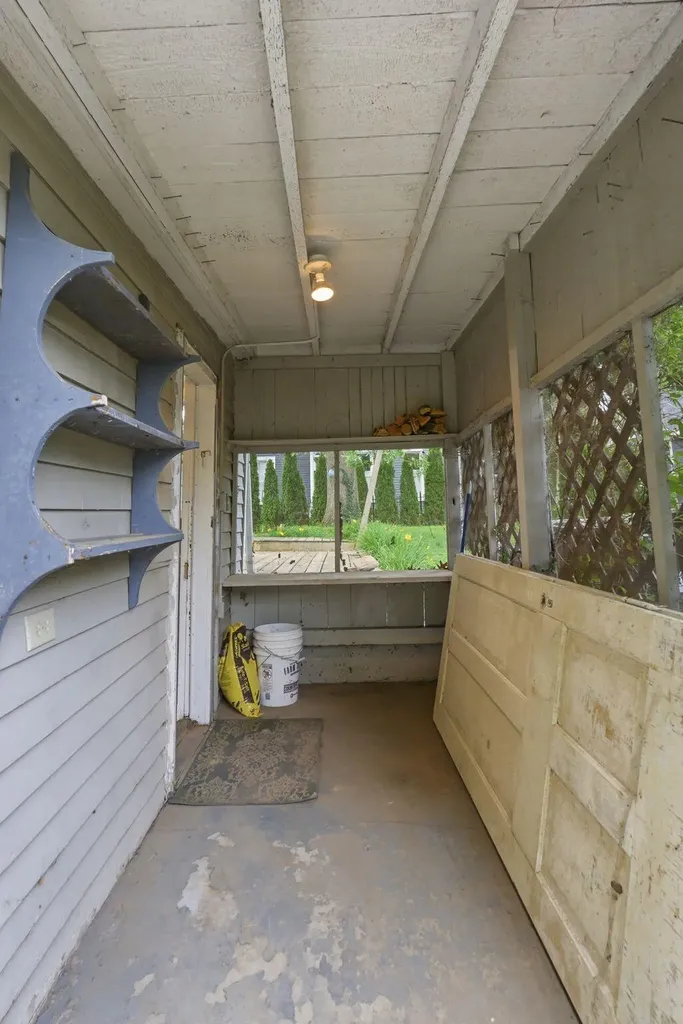 115 High Street Versailles KY 40383