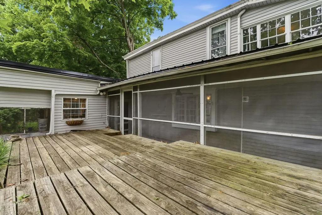 115 High Street Versailles KY 40383