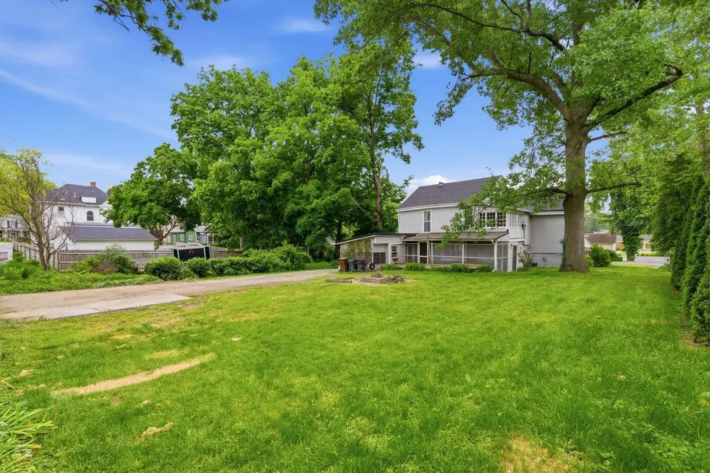 115 High Street Versailles KY 40383