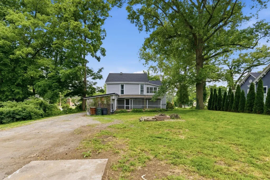 115 High Street Versailles KY 40383