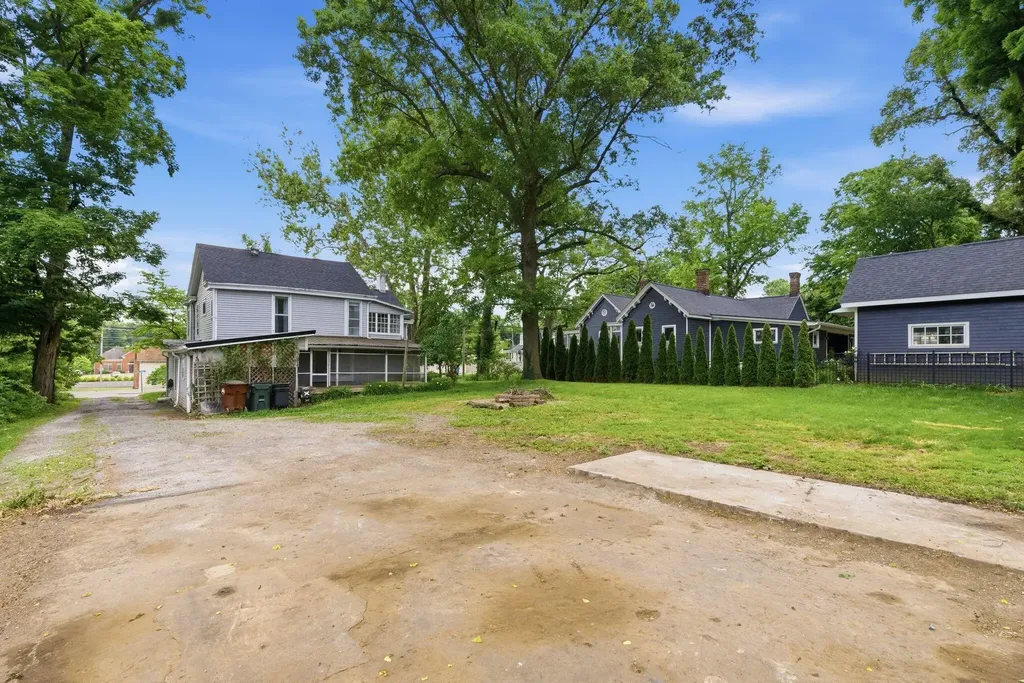 115 High Street Versailles KY 40383