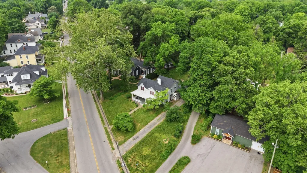 115 High Street Versailles KY 40383