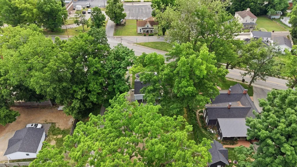 115 High Street Versailles KY 40383